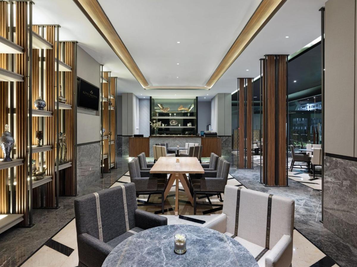 Royal Malioboro By Aston Hotel Джокякарта Екстериор снимка