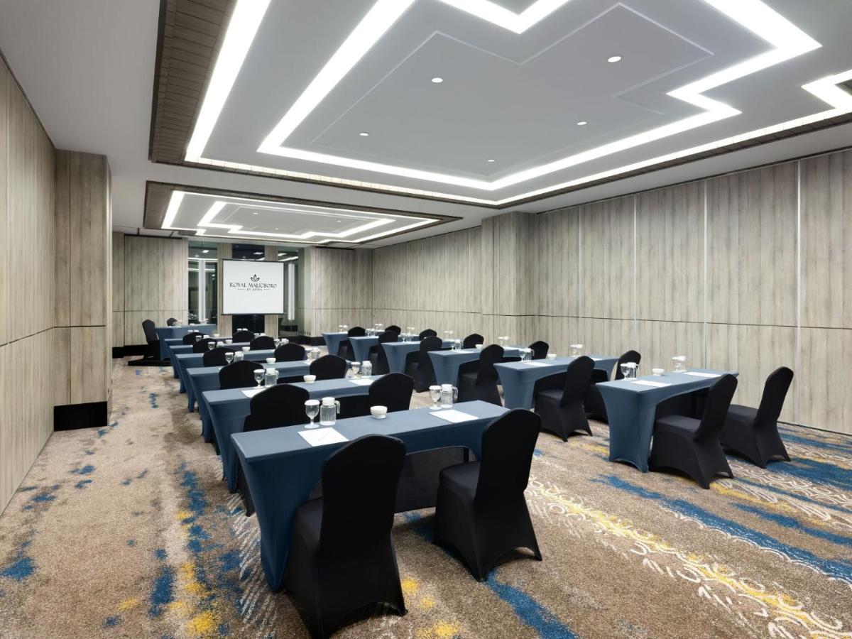 Royal Malioboro By Aston Hotel Джокякарта Екстериор снимка