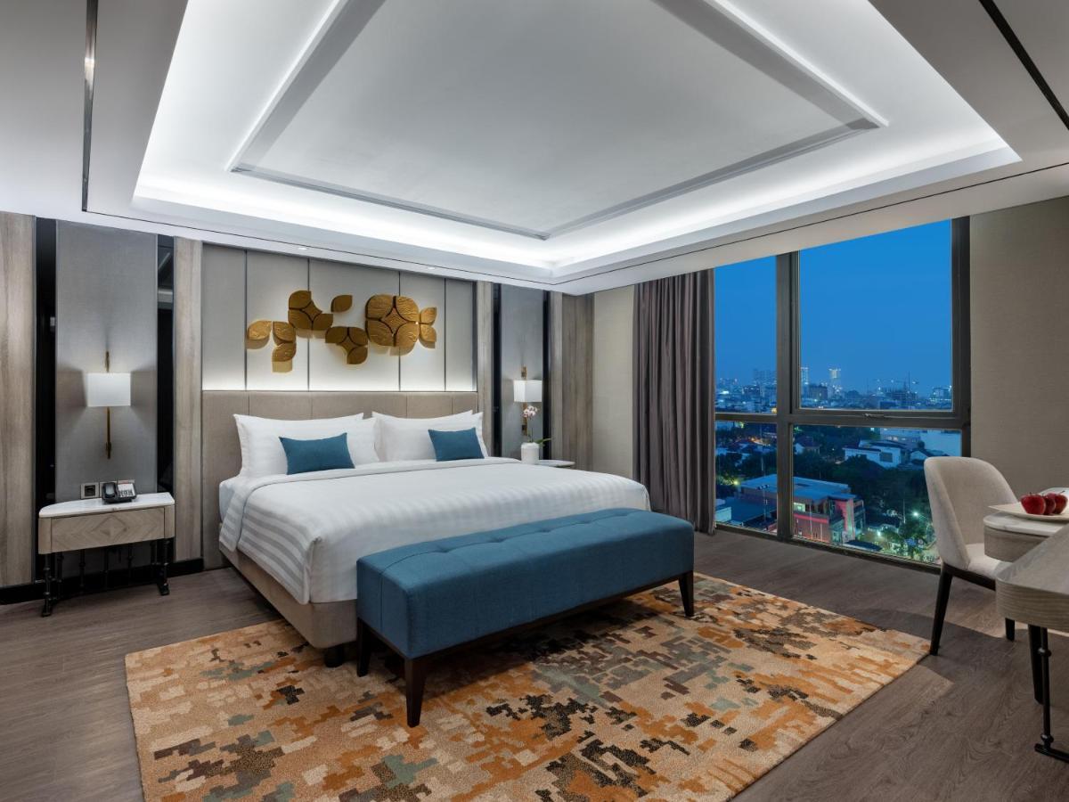 Royal Malioboro By Aston Hotel Джокякарта Екстериор снимка