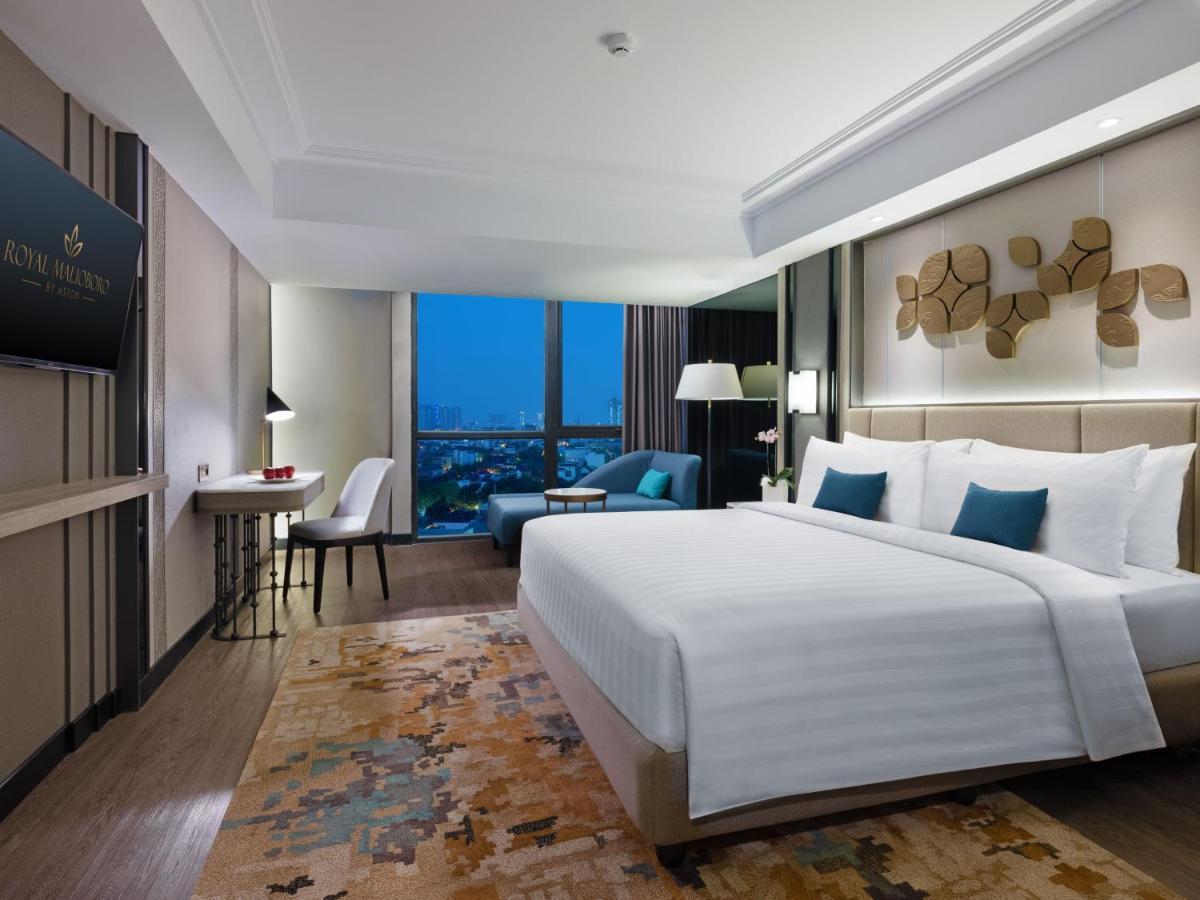 Royal Malioboro By Aston Hotel Джокякарта Екстериор снимка