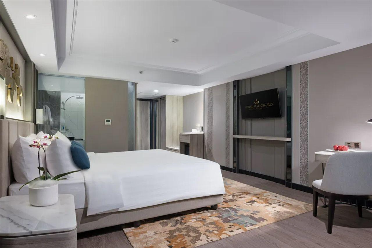 Royal Malioboro By Aston Hotel Джокякарта Екстериор снимка