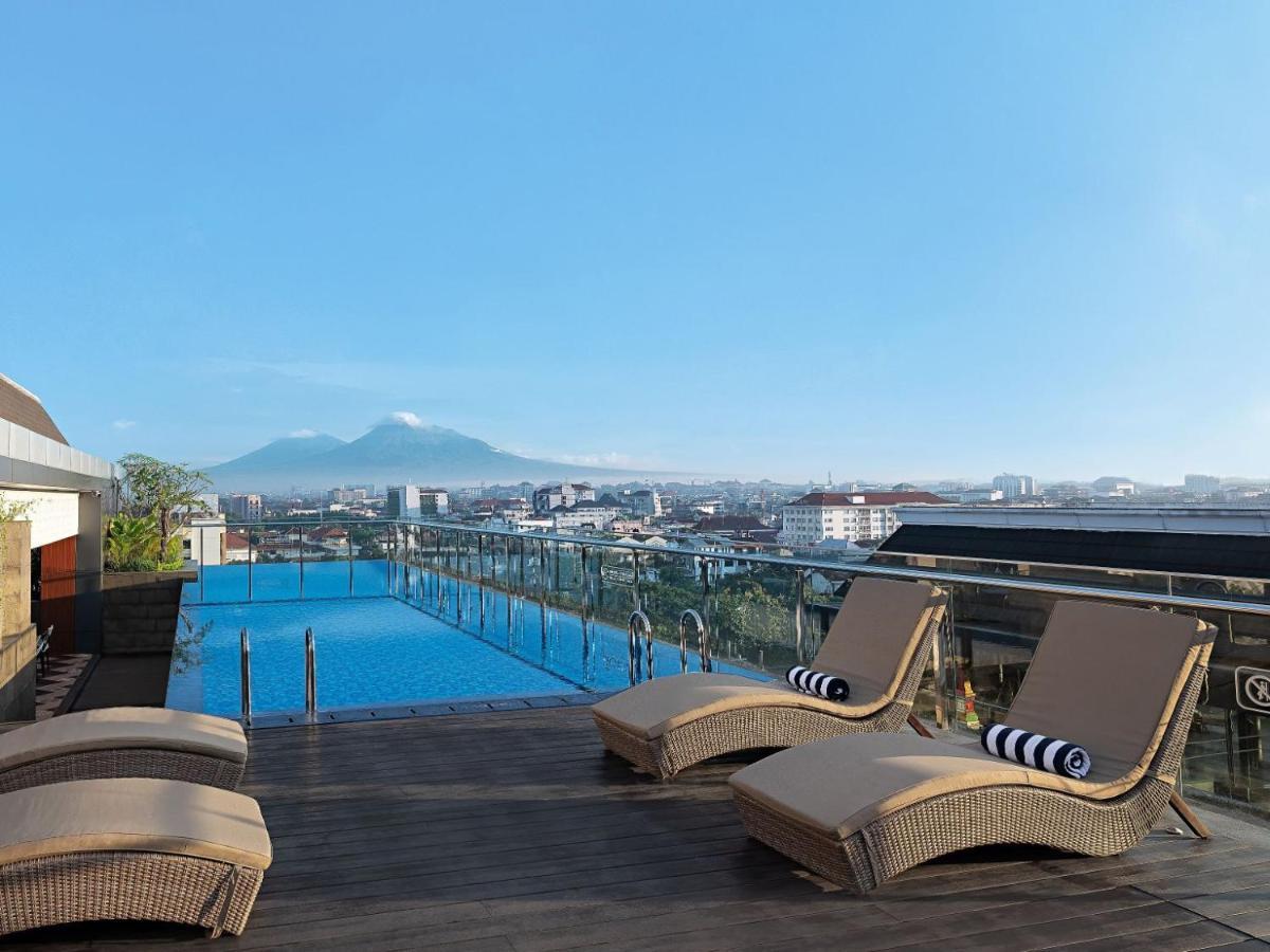 Royal Malioboro By Aston Hotel Джокякарта Екстериор снимка