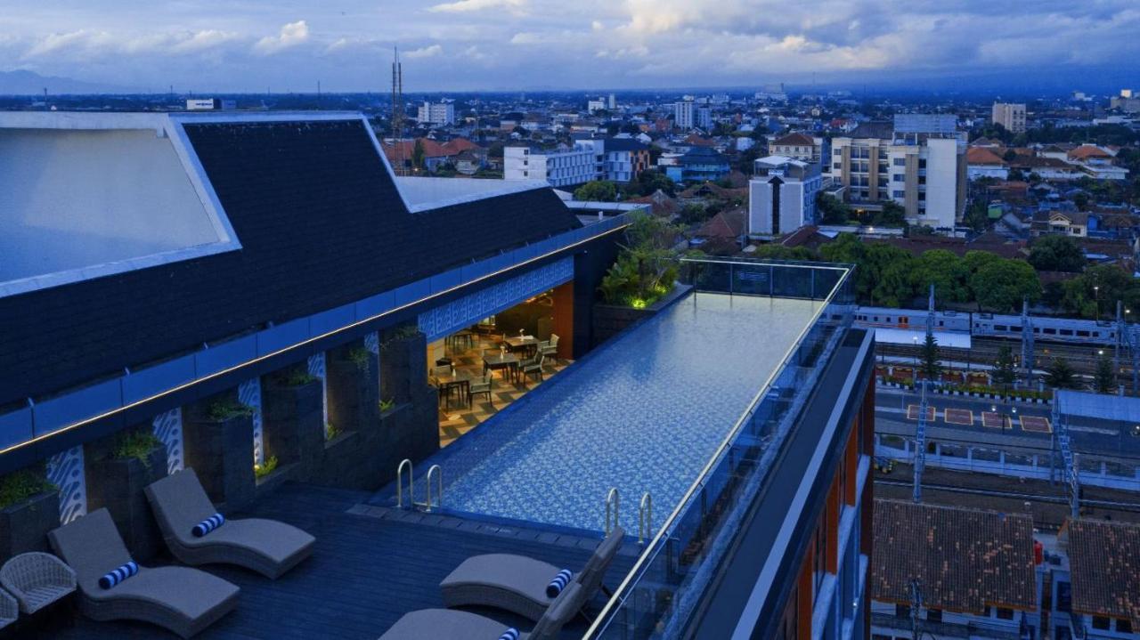 Royal Malioboro By Aston Hotel Джокякарта Екстериор снимка