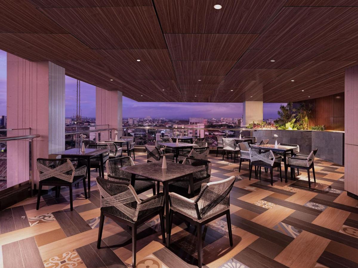 Royal Malioboro By Aston Hotel Джокякарта Екстериор снимка