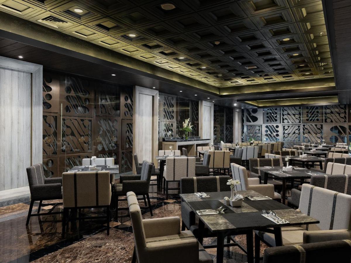 Royal Malioboro By Aston Hotel Джокякарта Екстериор снимка