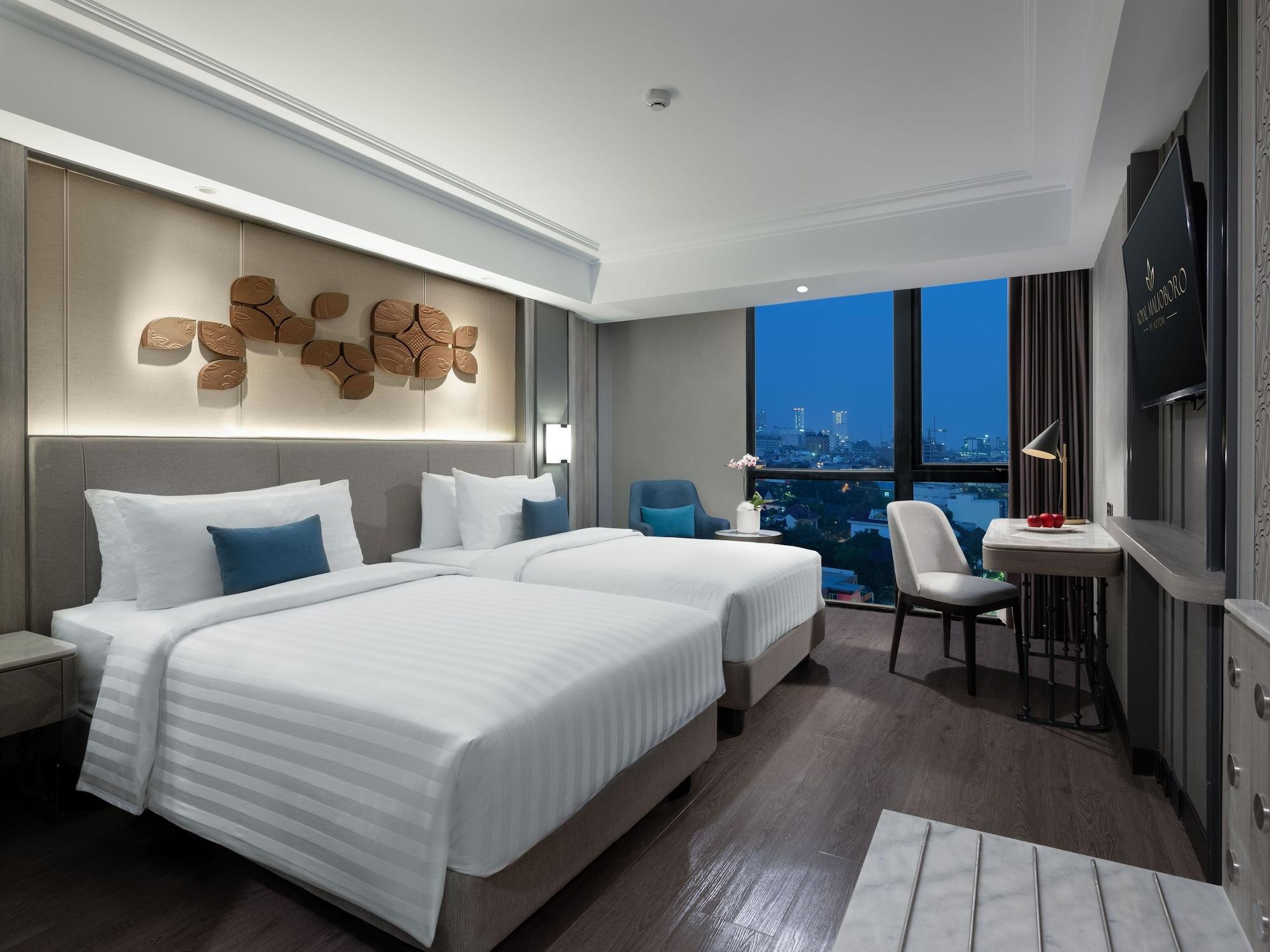 Royal Malioboro By Aston Hotel Джокякарта Екстериор снимка