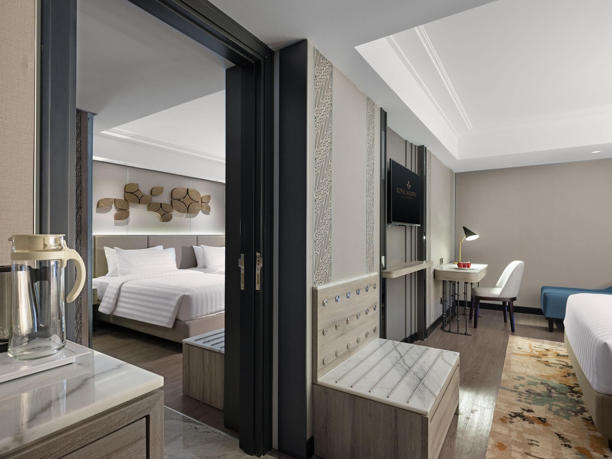 Royal Malioboro By Aston Hotel Джокякарта Екстериор снимка