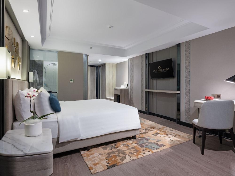 Royal Malioboro By Aston Hotel Джокякарта Екстериор снимка