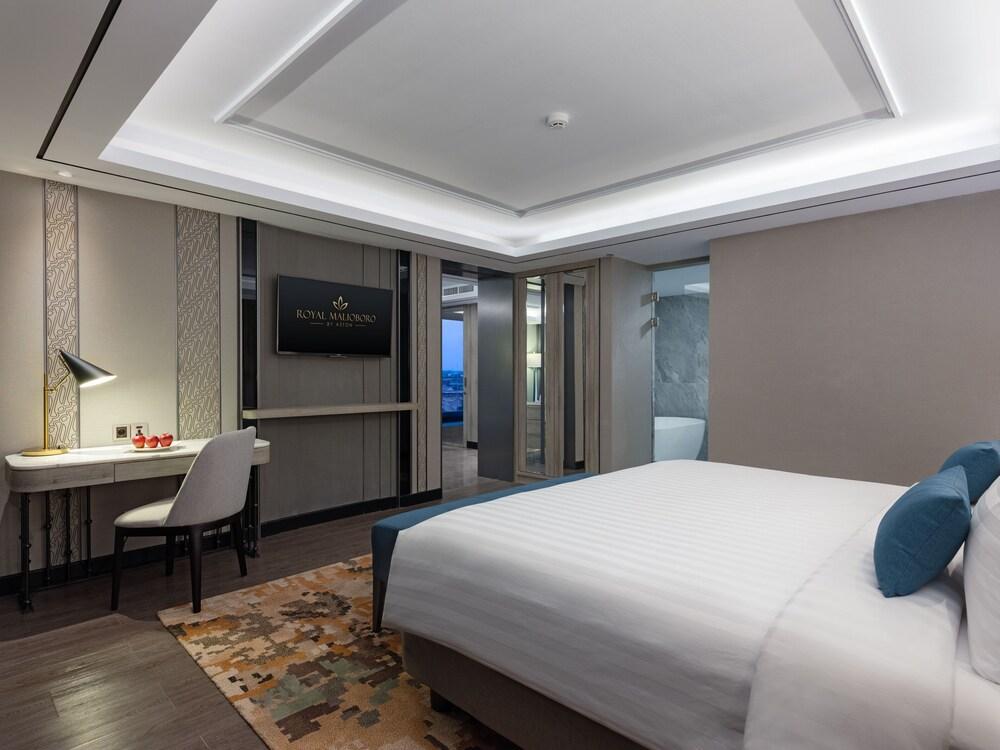 Royal Malioboro By Aston Hotel Джокякарта Екстериор снимка