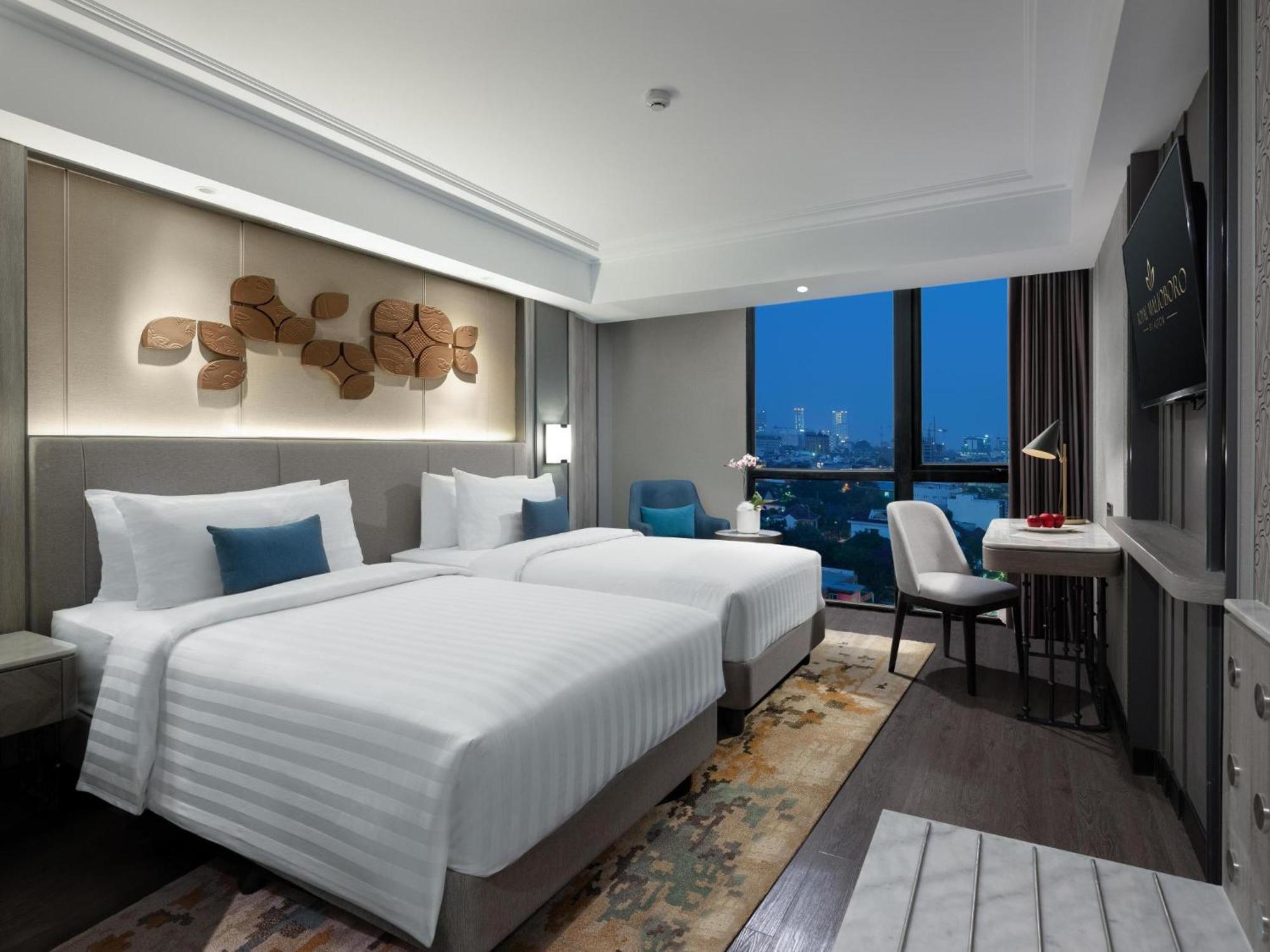 Royal Malioboro By Aston Hotel Джокякарта Екстериор снимка